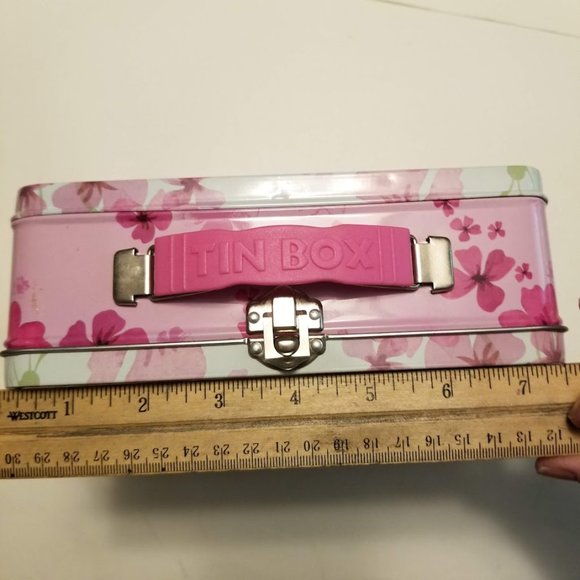 Disney Princess Tin Box, Cinderella, Snow White and Sleeping Beauty Small Lunch - Picture 9 of 10